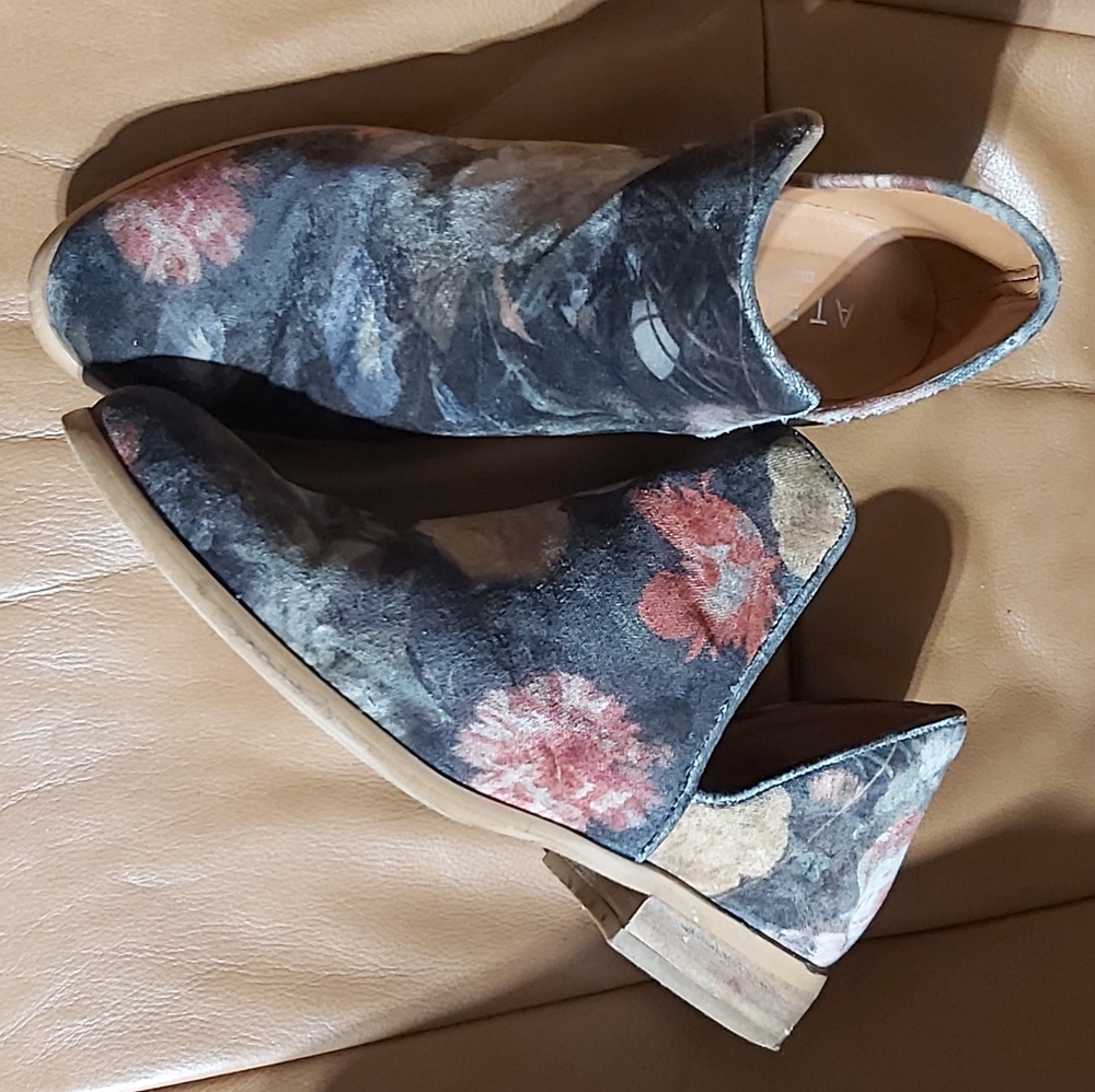 Ateliers Floral Cut-out Booties